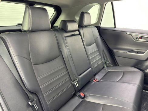 Used 2019 Toyota RAV4 Limited image 39