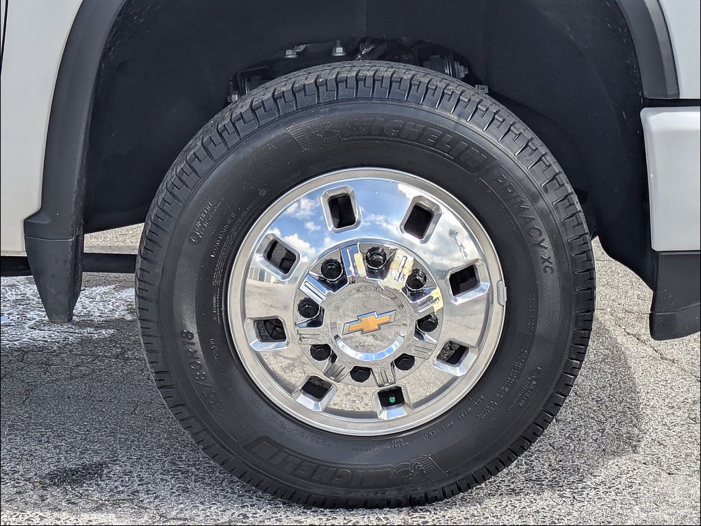 Used 2025 Chevrolet Silverado 3500 High Country w/ Technology Package AWD/4WD image 14