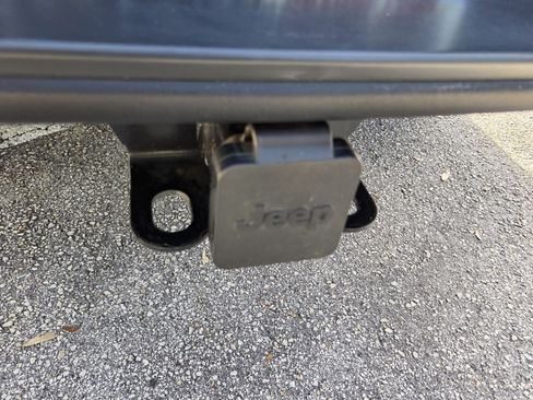 Used 2023 Jeep Gladiator Rubicon AWD/4WD image 19