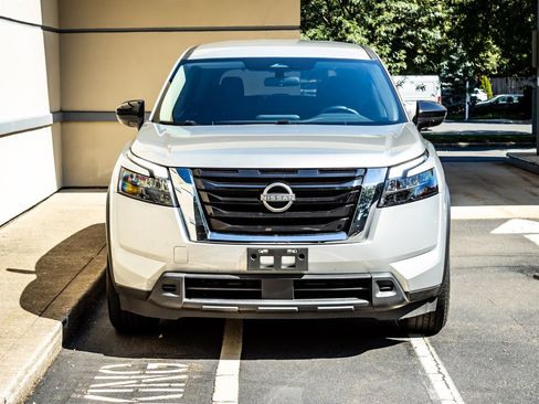 Used 2024 Nissan Pathfinder S AWD/4WD image 2