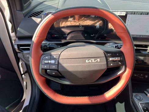 Used 2026 Kia Sportage SX image 16