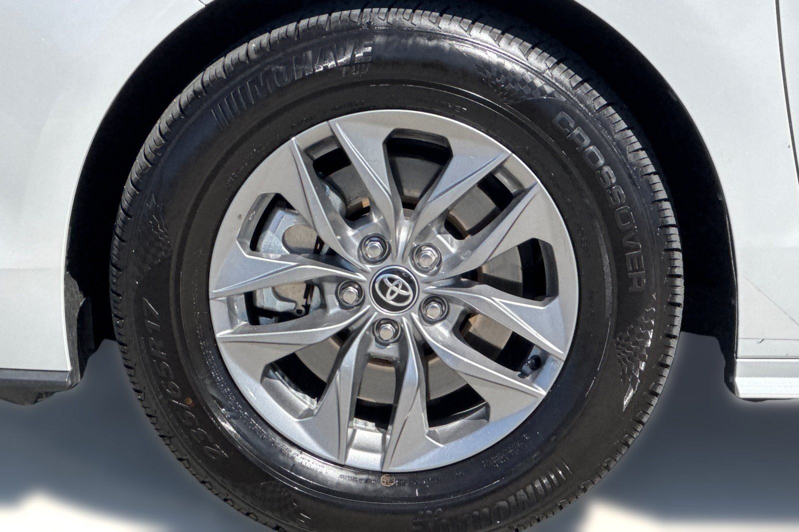 Used 2026 Toyota Sienna XLE FWD image 13