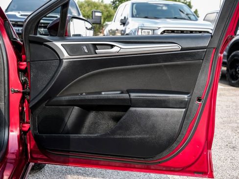 Used 2018 Ford Fusion SE w/ Fusion SE Technology Package image 41