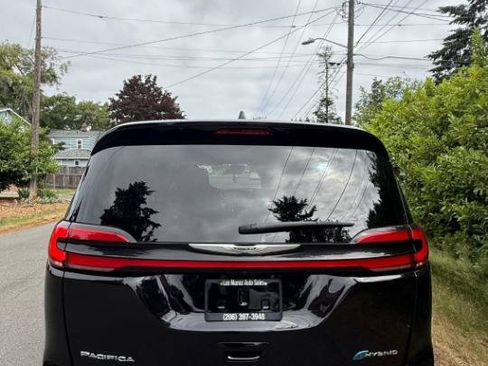 Used 2024 Chrysler Pacifica Limited FWD image 12