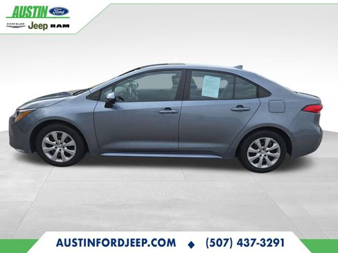 Used 2022 Toyota Corolla LE image 2