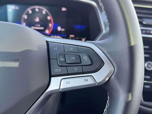 Used 2023 Volkswagen Tiguan SE image 23