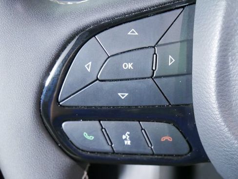 Used 2025 Chrysler Pacifica Limited FWD image 25