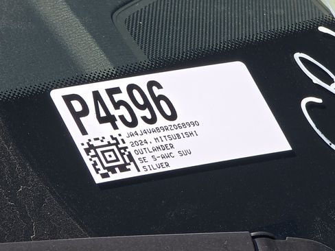 Used 2024 Mitsubishi Outlander SE AWD/4WD image 3