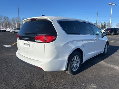 New 2026 Chrysler Voyager LX image 7