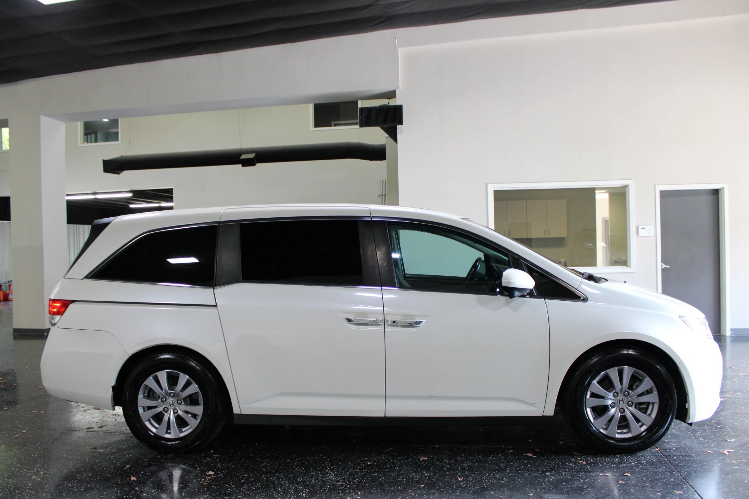 Used 2016 Honda Odyssey EX-L image 2