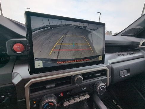 Used 2025 Toyota Tacoma TRD Off-Road image 15