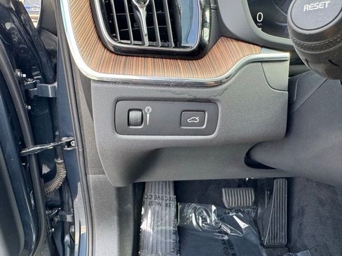 Used 2022 Volvo XC60 B5 Inscription w/ Climate Package image 29