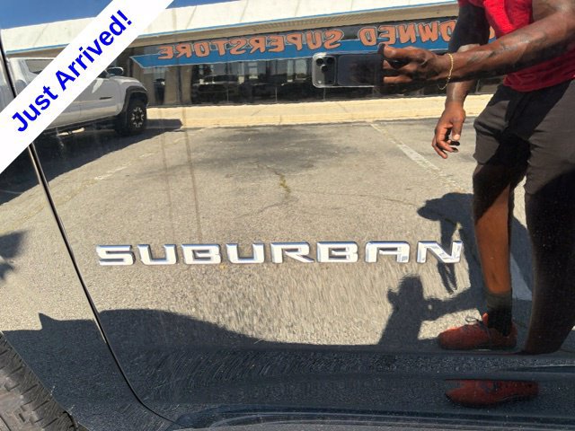 Used 2025 Chevrolet Suburban LT RWD image 14