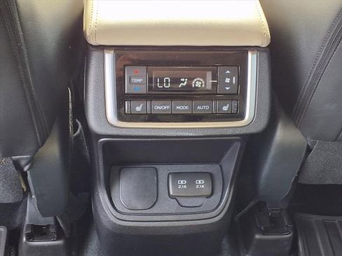 Used 2020 Subaru Ascent Limited w/ Popular Package #2A image 10