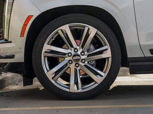 Used 2025 Cadillac Escalade ESV Sport Platinum w/ LPO, Floor Liner Package AWD/4WD image 30