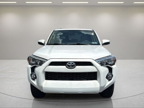 Used 2018 Toyota 4Runner SR5 Premium AWD/4WD image 2