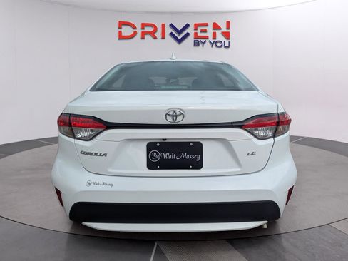 Used 2022 Toyota Corolla LE image 4