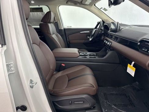 Certified 2025 Honda Pilot Elite image 26
