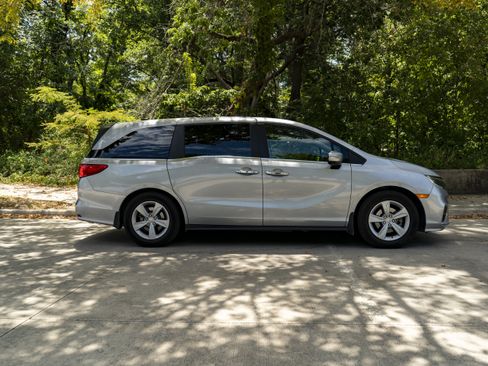 Used 2019 Honda Odyssey EX image 10