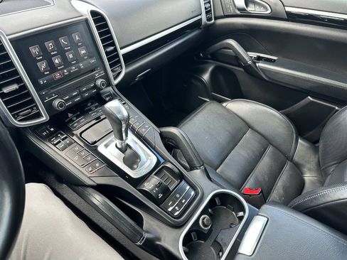 Used 2017 Porsche Cayenne Platinum Edition AWD/4WD image 22
