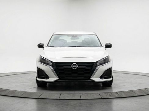 Used 2025 Nissan Altima 2.5 SV image 2