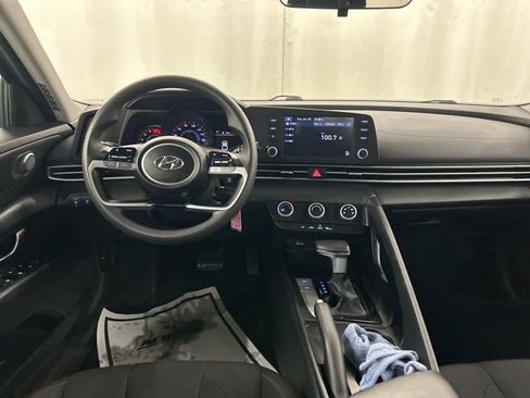 Used 2023 Hyundai Elantra SE image 20