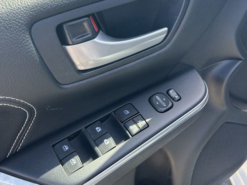 Used 2015 Toyota Camry XLE FWD image 19