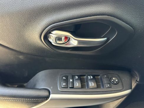 Used 2018 Jeep Cherokee Latitude Plus w/ Comfort/Convenience Group AWD/4WD image 15
