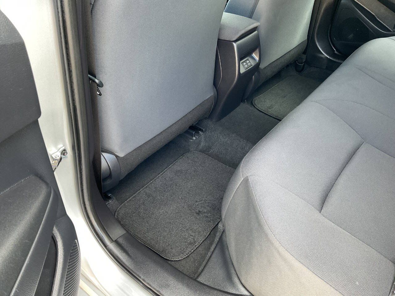Used 2025 Toyota Corolla LE FWD image 33