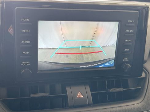 Used 2019 Toyota RAV4 LE AWD/4WD image 17