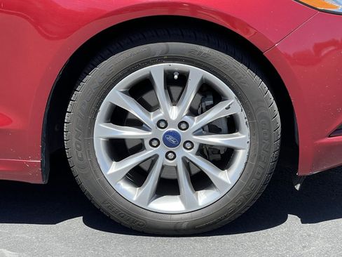 Used 2017 Ford Fusion SE FWD image 16