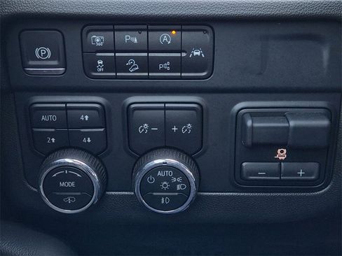 Certified 2025 Chevrolet Suburban Z71 w/ Z71 Off-Road Package image 22