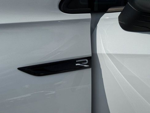 Used 2022 Volkswagen Golf R image 17