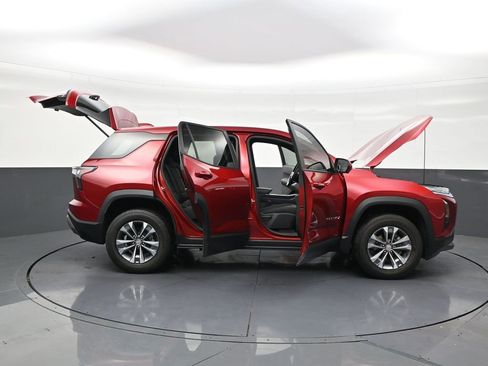 Used 2025 Chevrolet Equinox LT w/ Safety and Technology Package FWD image 29