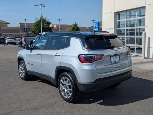 Used 2025 Jeep Compass Limited AWD/4WD image 9