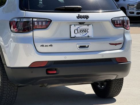 Used 2025 Jeep Compass Trailhawk AWD/4WD image 6