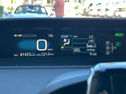 Used 2017 Toyota Prius Prime Premium image 24