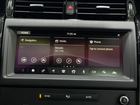 Used 2018 Land Rover Discovery SE image 25