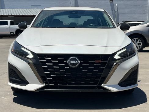 Used 2024 Nissan Altima 2.5 SR FWD image 11