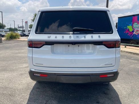 Used 2022 Jeep Wagoneer Series III w/ Premium Group I AWD/4WD image 6
