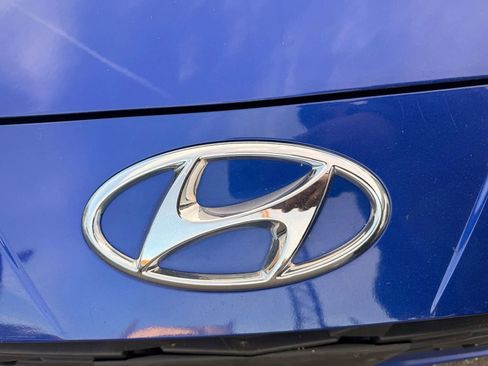 Used 2023 Hyundai Elantra SE image 32