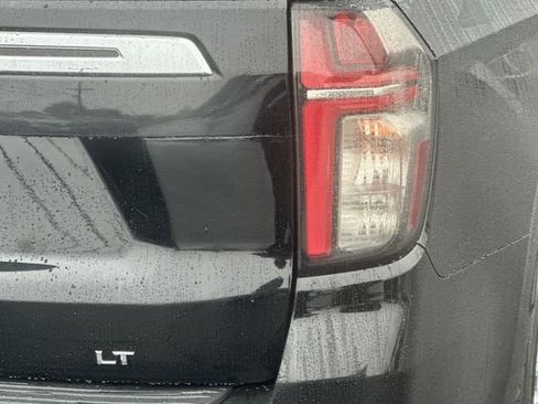 Used 2023 Chevrolet Suburban LT image 36