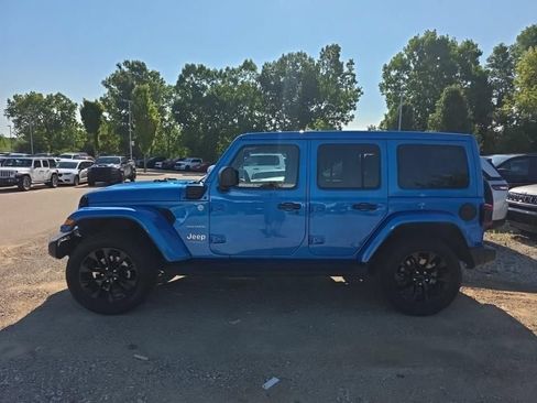 Used 2022 Jeep Wrangler Unlimited Sahara w/ Cold Weather Group AWD/4WD image 4