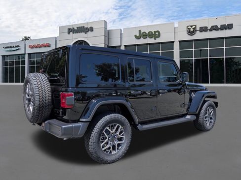 New 2026 Jeep Wrangler Unlimited Sahara AWD/4WD image 3