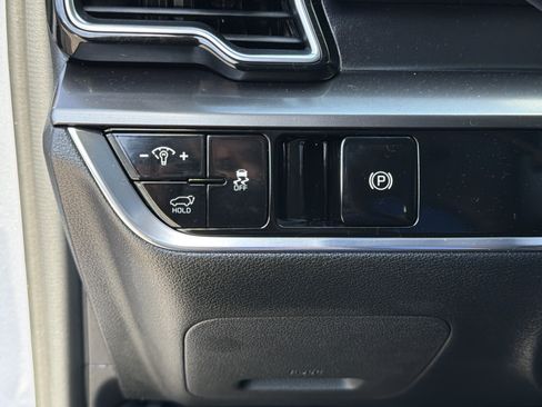 Certified 2025 Kia Sportage EX w/ Premium Package FWD image 19