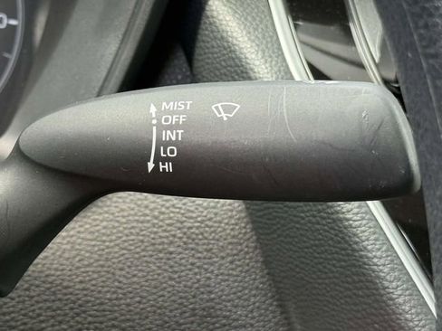 Used 2025 Toyota Corolla LE image 28