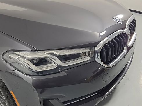 Used 2023 BMW 530e xDrive w/ Premium Package image 11