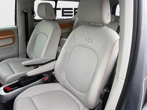 Used 2025 Volkswagen ID. Buzz 1st Edition RWD image 26