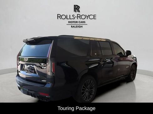 Used 2023 Cadillac Escalade ESV V AWD/4WD image 5