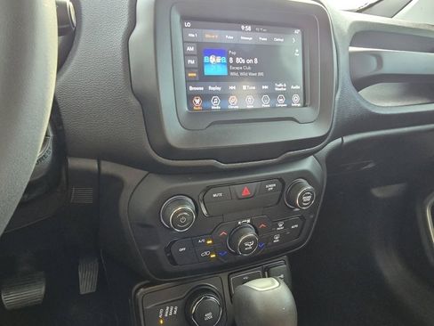 Used 2020 Jeep Renegade Latitude image 24